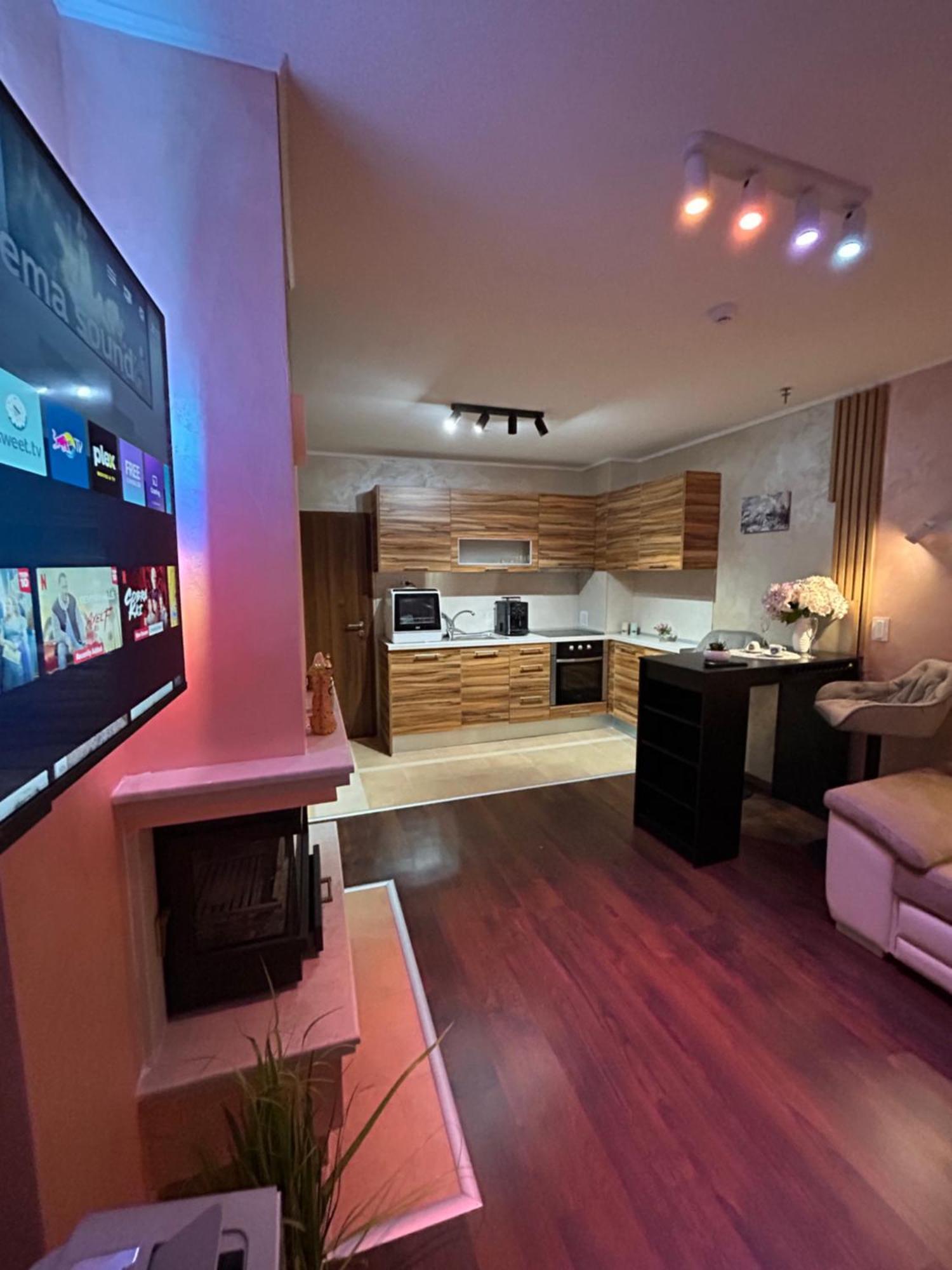 2-Bedroom, 2-Bathroom With Fireplace And Garden At Winslow Infinity Bansko Exteriör bild